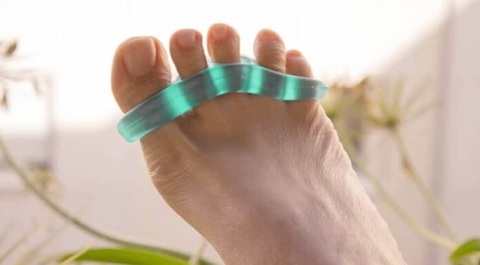 Zehentrenner verstehen: Kleine Tools, große Wirkung auf deine Fußmobilität Zehentrenner Zehenspreizer Tools Wirkung Titelbild